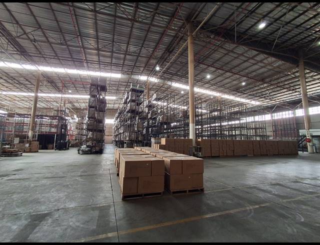 8,558M² WAREHOUSE TO LET IN DENVER